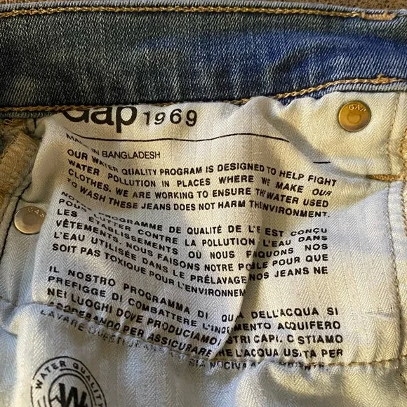 Women’s Gap 30” Resolution Slim Straight Denim Jean Shorts - Picture 5 of 5